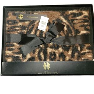 House of Harlow 1960 Animal Print Scarf And Hat Set In Gift Box ❄️